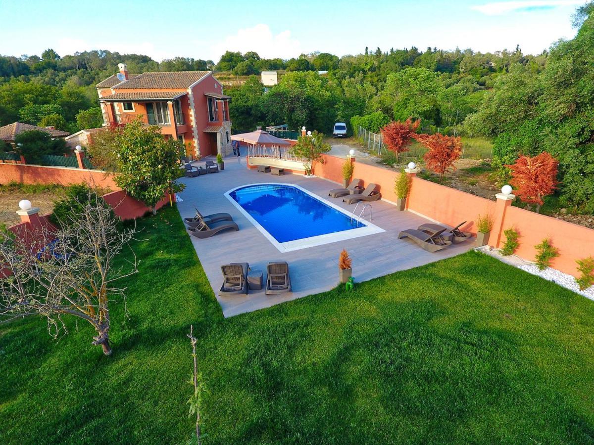 Villa Alex Sinarádes エクステリア 写真